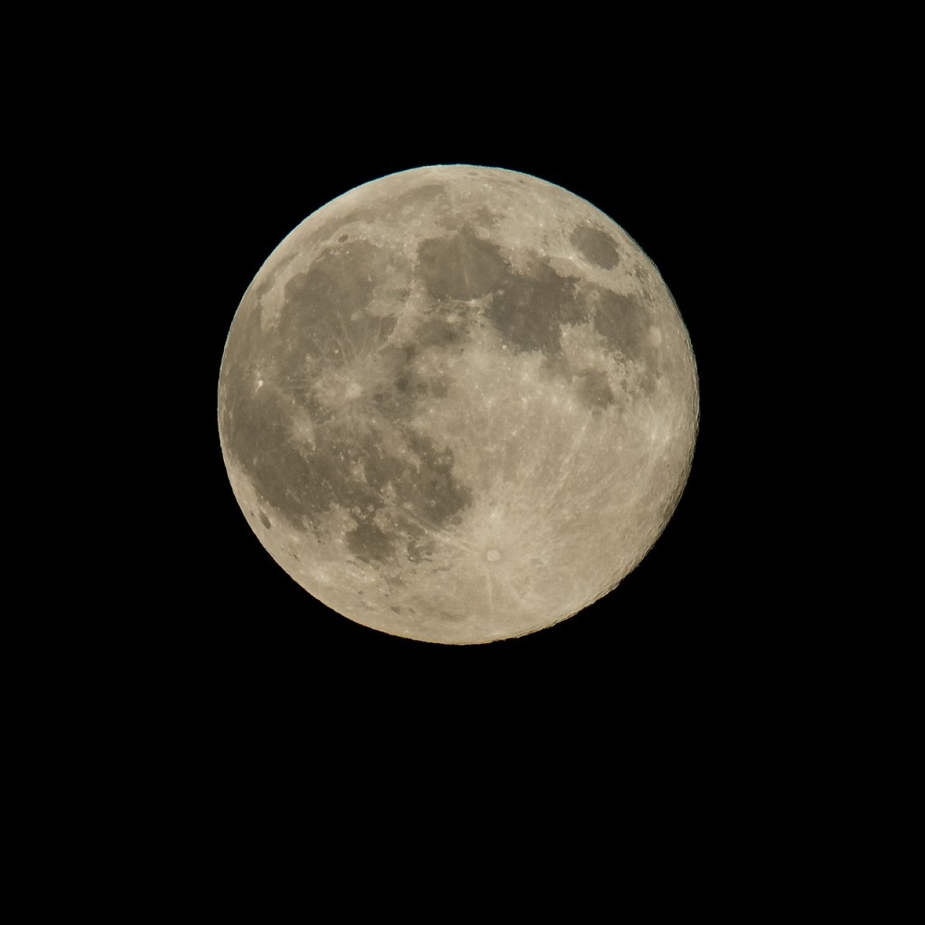 West End News - Astrological Forecast: 3 retrograde planets - photo of full moon