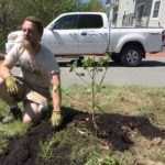 West End News - Harbor View Park planting day - Aaron Parker leads demo