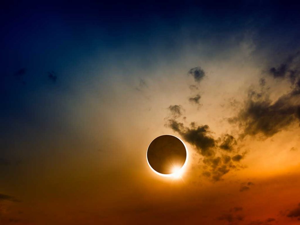 West End News - Rolling Out the Carpet for Eclipse Season - Solar eclipse stock photo