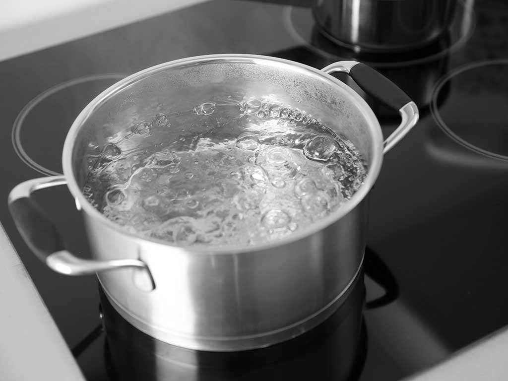 West End News - boiling pot of water by Africa Studio / Adobe Stock