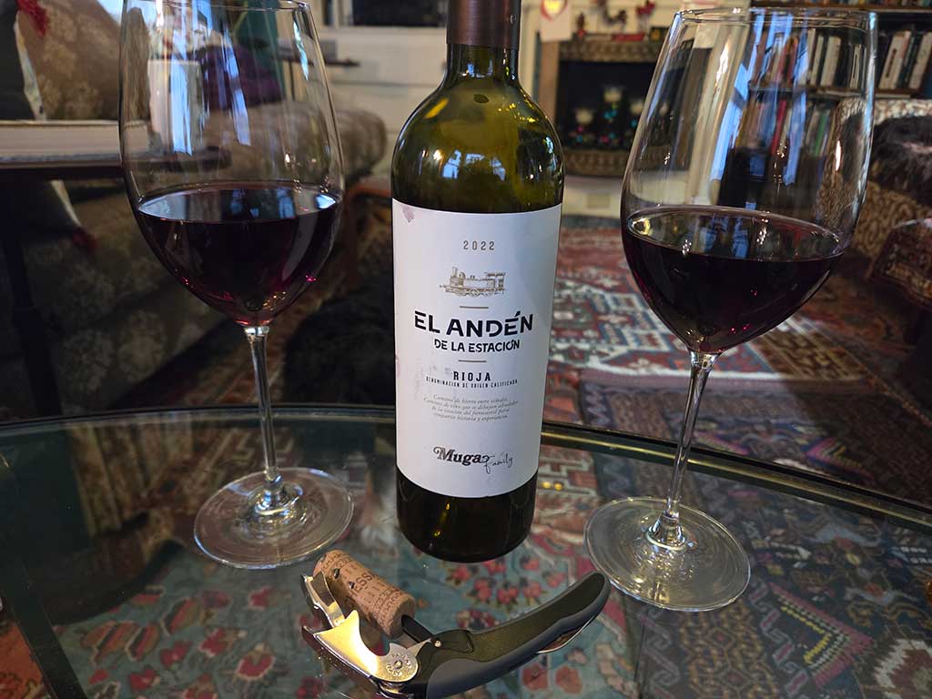 El Anden bottle, poured glasses and quark