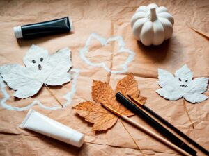 Green Halloween - Image of craft projects for fall - By irissca / Adobe Stock